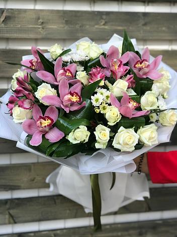 Букет цветов из: Розы и Хризантемы в Авдотьино