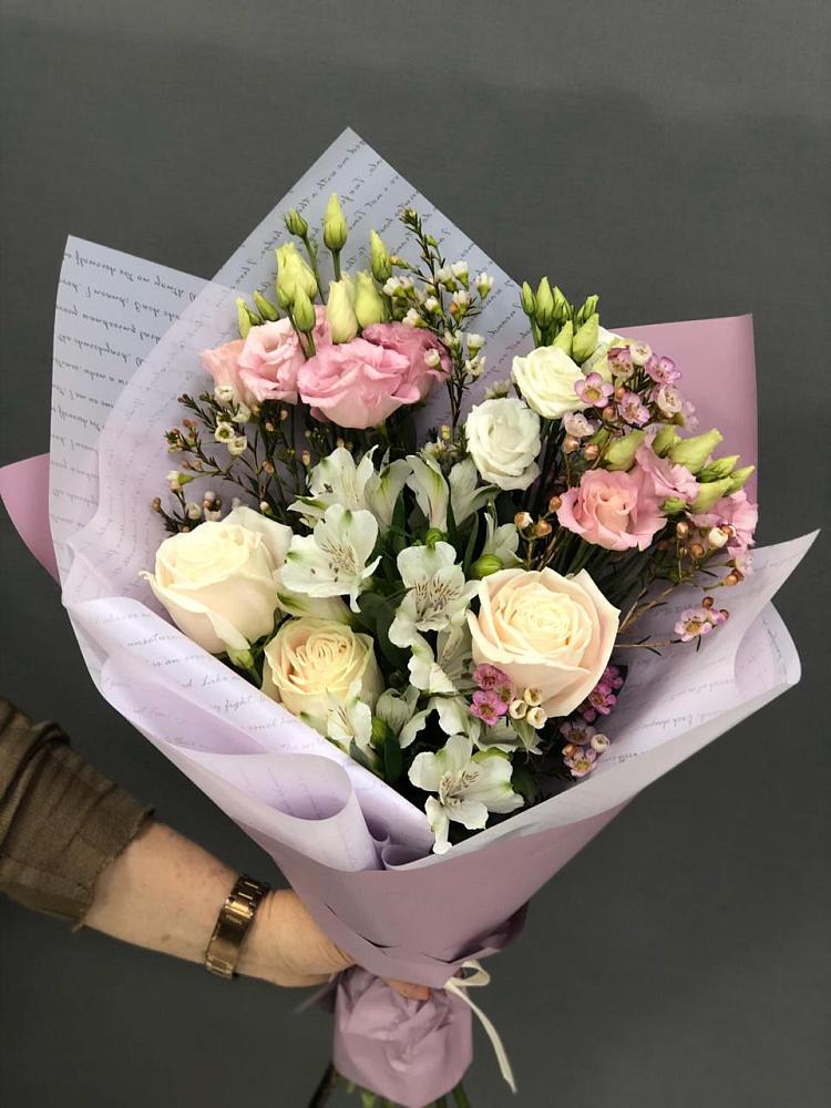 Букет цветов из: Альстромерии, Розы и Лизиантусы в Авдотьино