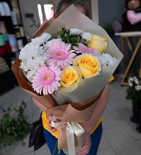 Букет цветов из:  Герберы, Розы и Хризантемы в Авдотьино