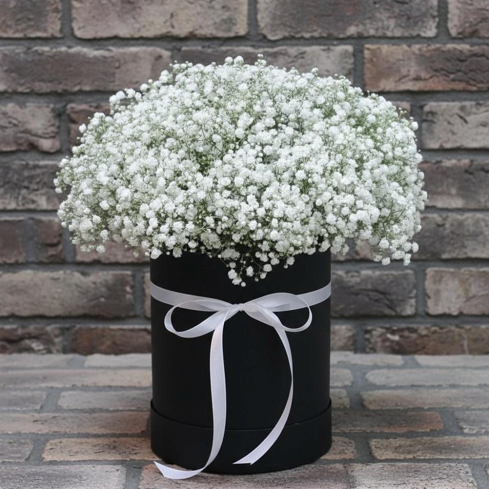 Цветочная композиция из Гипсофила в шляпной коробке в Авдотьино