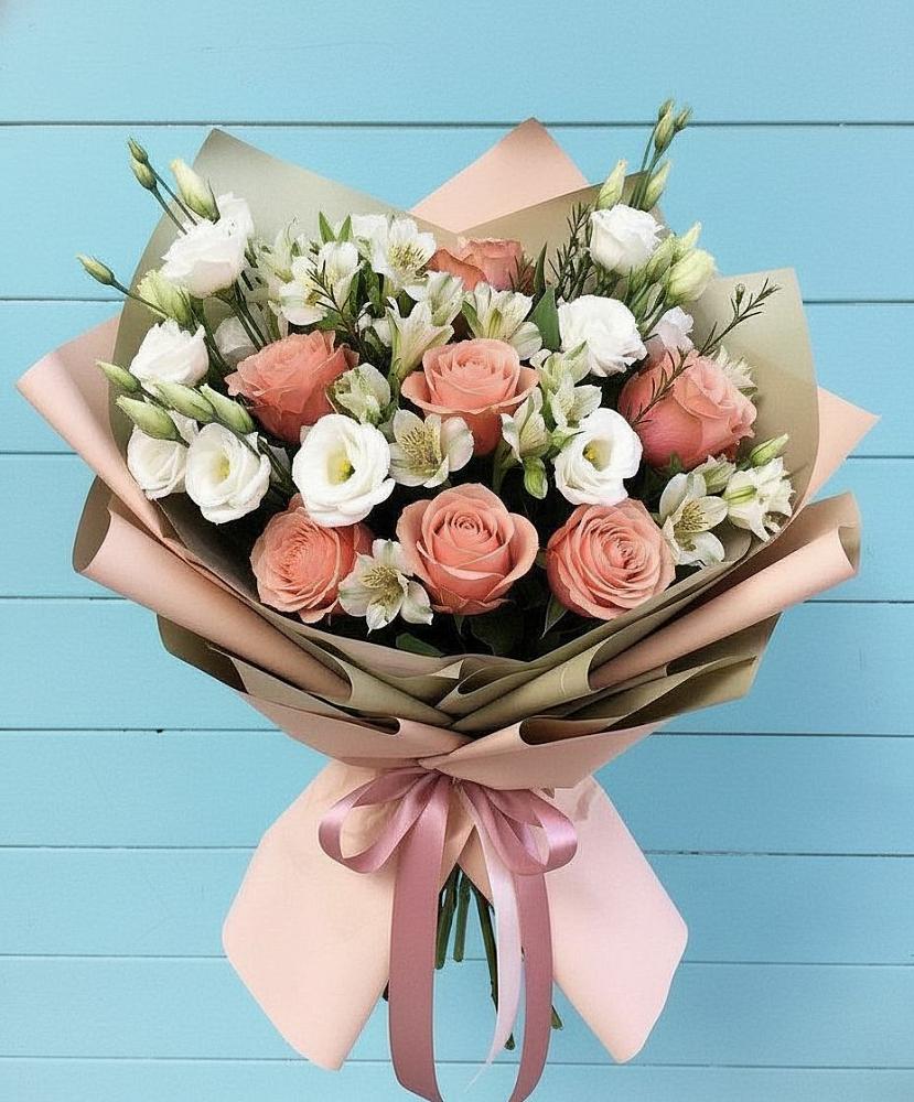 Букет цветов из: Розы, Альстромерии и Лизиантусы в Авдотьино