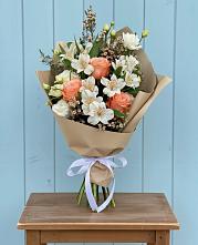 Букет цветов из:  Альстромерии, Лизиантусы, Розы и Хризантемы в Авдотьино