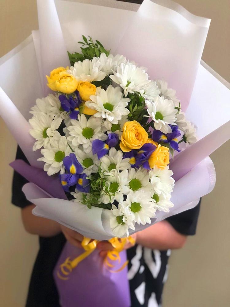 Букет цветов из: Ирисы, Хризантемы и Розы в Авдотьино