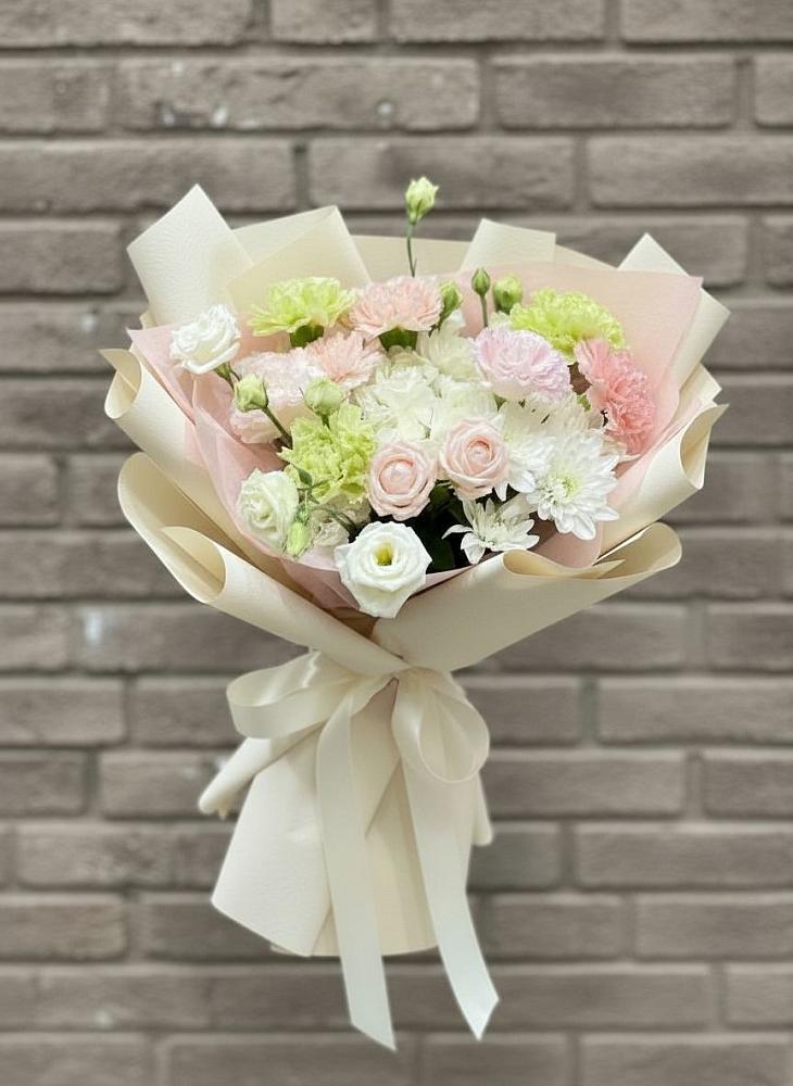 Букет цветов из: Гвоздики, Розы, Лизиантусы и Хризантемы в Авдотьино