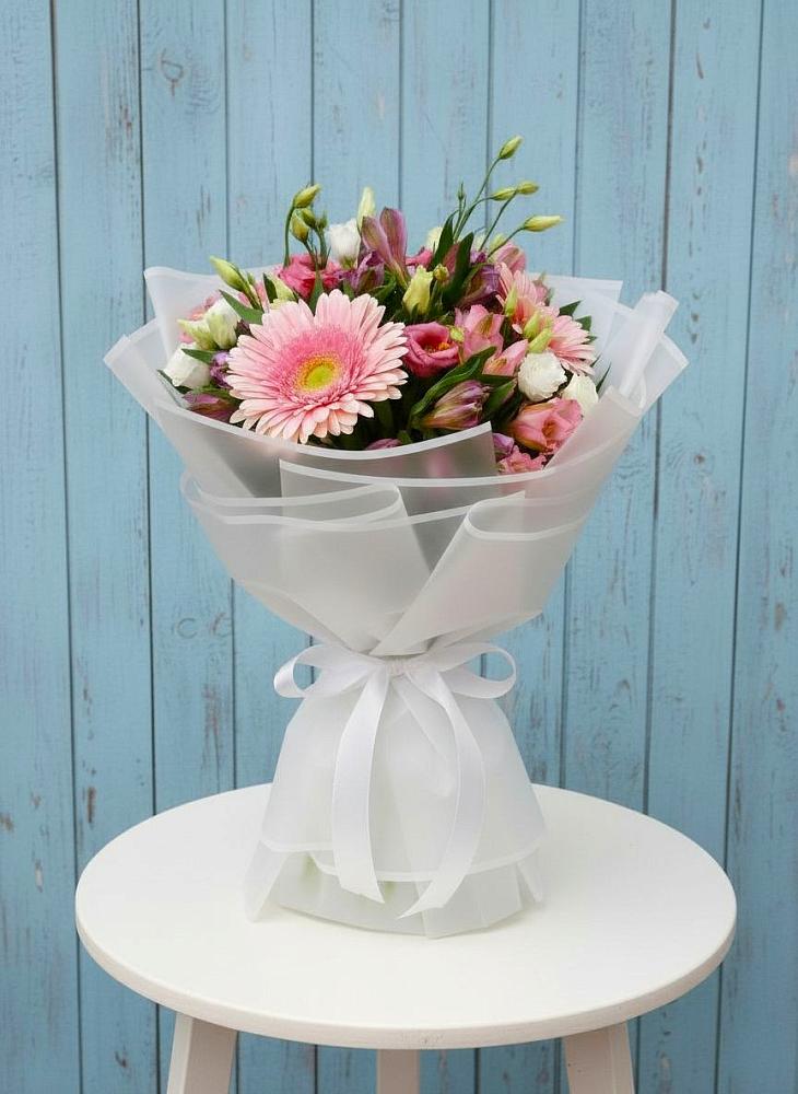 Букет цветов из: Герберы, Альстромерии и Лизиантусы в Авдотьино