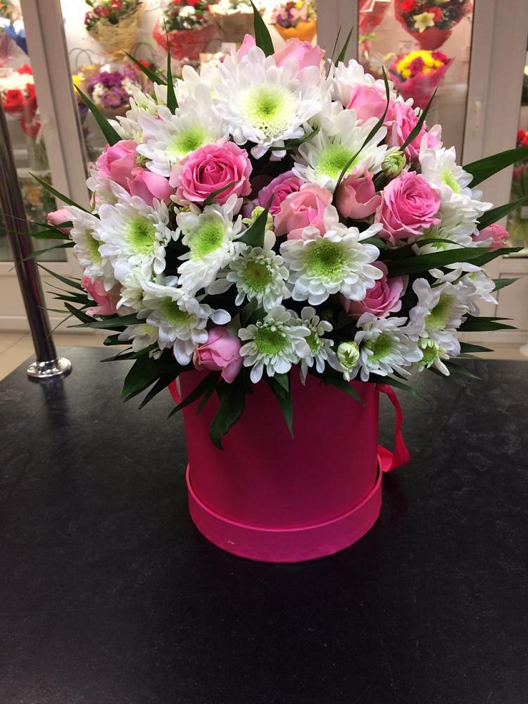 Цветочная композиция из Розы и Хризантемы в шляпной коробке в Авдотьино